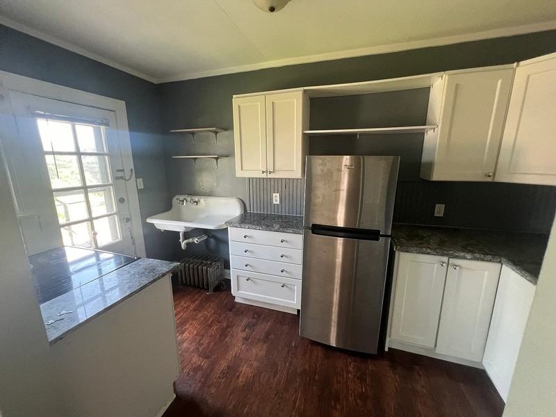 147 S 8th Ave - Photo 2 of 5