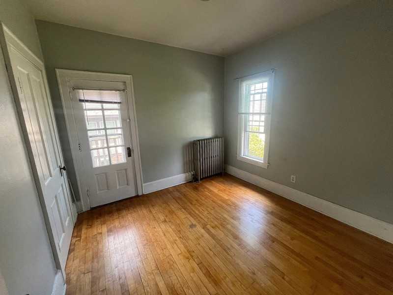 147 S 8th Ave - Photo 3 of 5