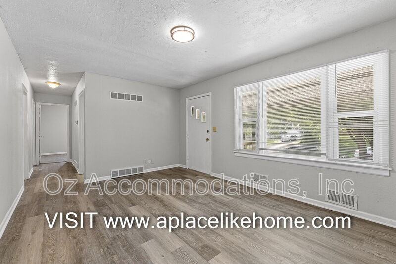 9811 Marsh Ave - Photo 7 of 26