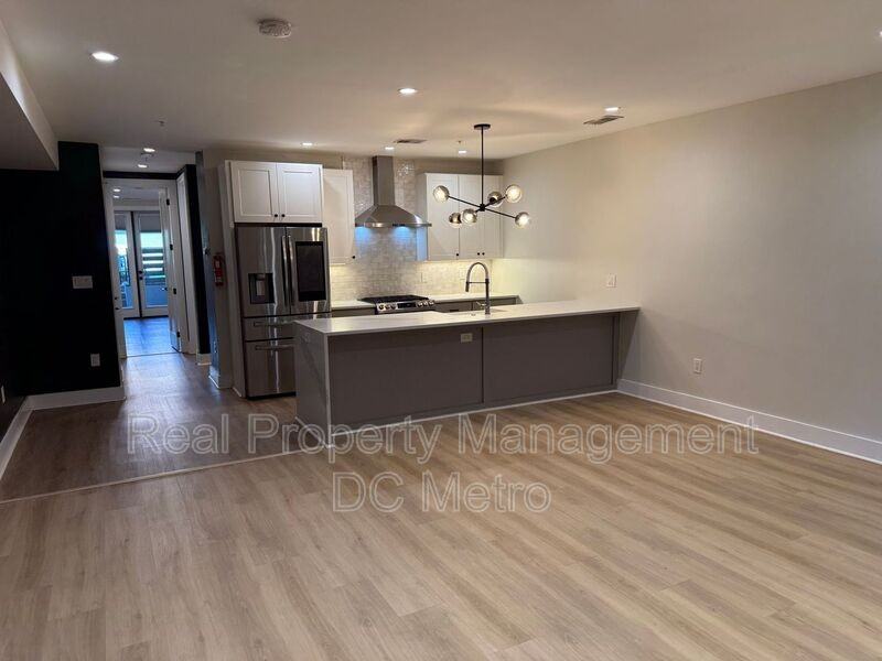 1331 Taylor St Nw - Photo 5 of 26