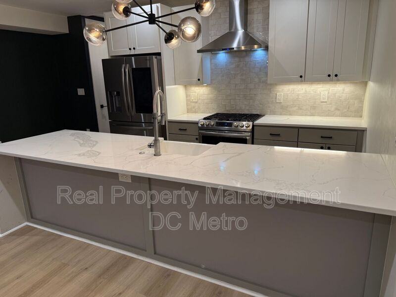 1331 Taylor St Nw - Photo 6 of 26