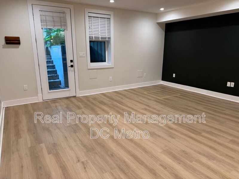 1331 Taylor St Nw - Photo 7 of 26