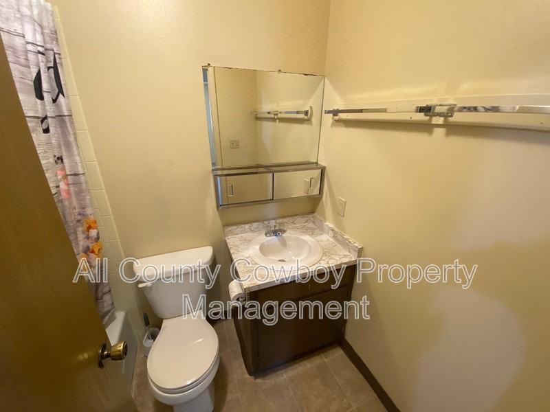 1314 E Gibbon St #E13 - Photo 7 of 11