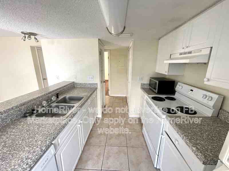 8517 Lincoln Cove Dr #101A - Photo 4 of 19
