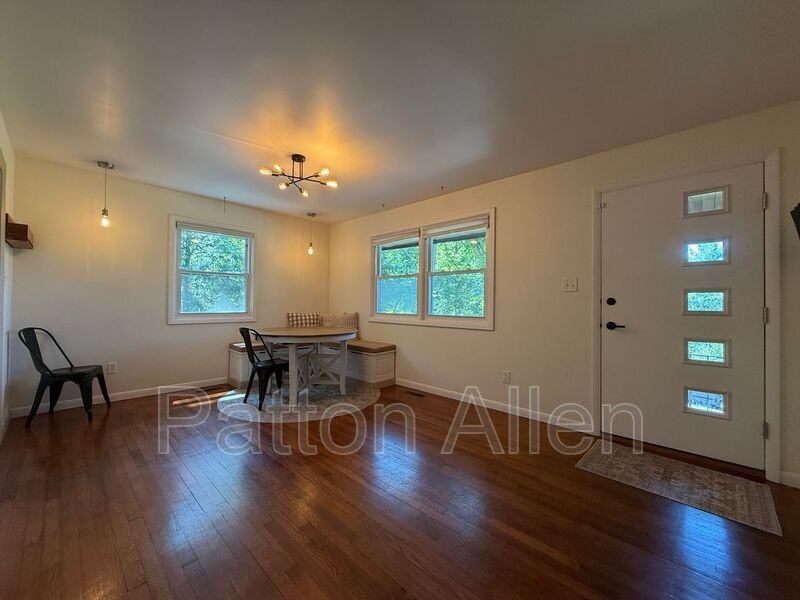 44 Broadview Ave - Photo 2 of 32