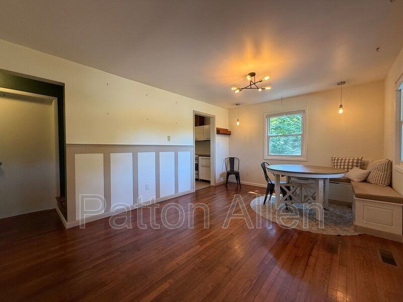 44 Broadview Ave - Photo 3 of 32