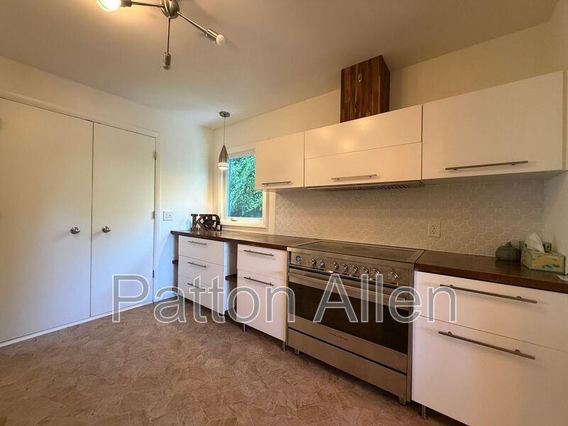 44 Broadview Ave - Photo 4 of 32