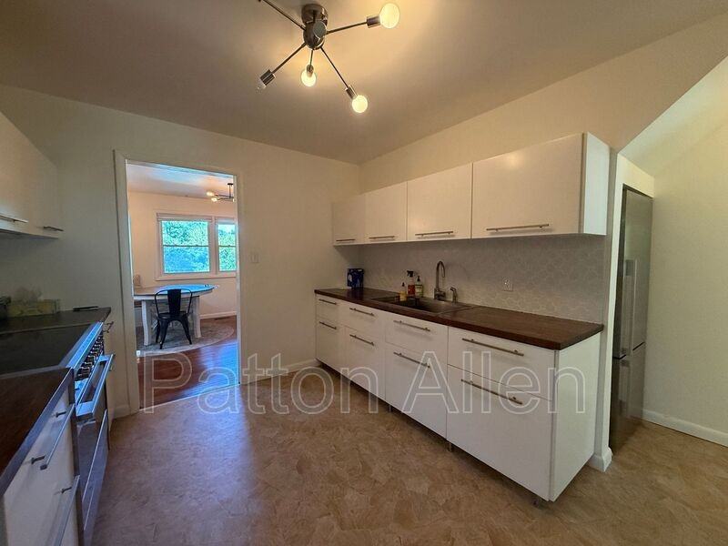 44 Broadview Ave - Photo 7 of 32