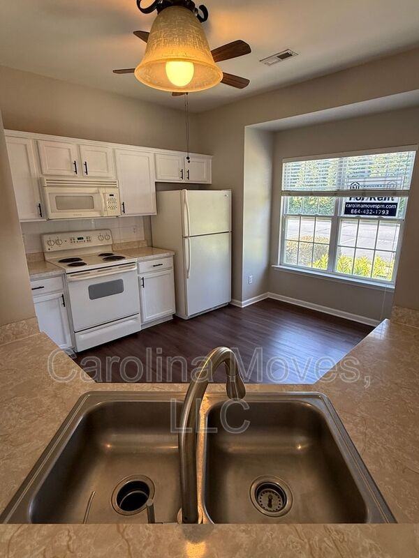 733 Rock Hill Ct - Photo 4 of 27