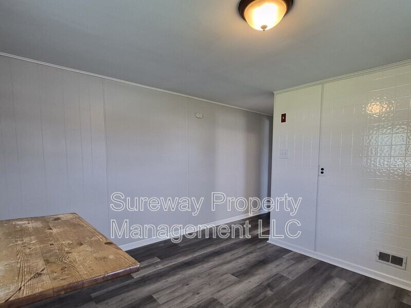 311 Green St #B - Photo 3 of 18
