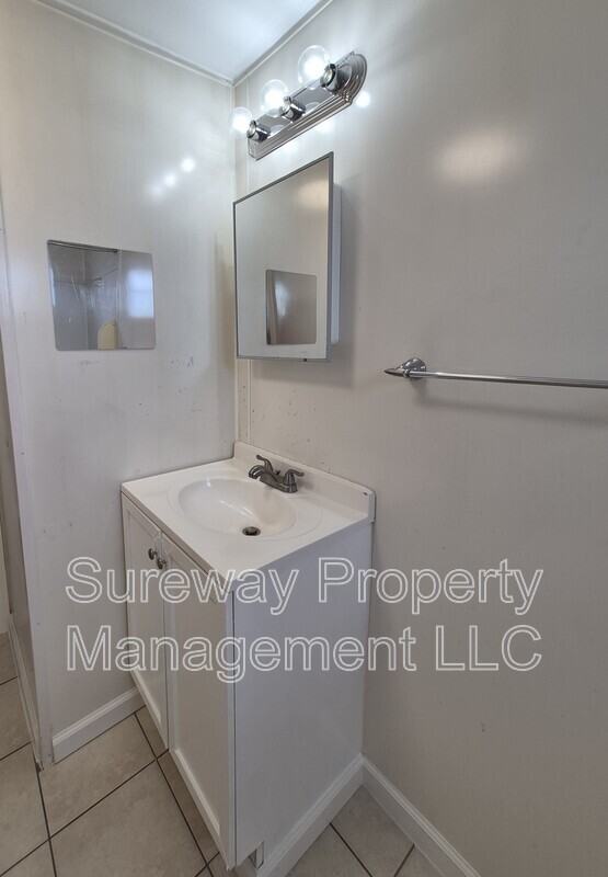 311 Green St #B - Photo 7 of 18