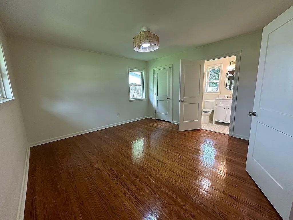 214 West Brentwood Boulevard - Photo 2 of 15