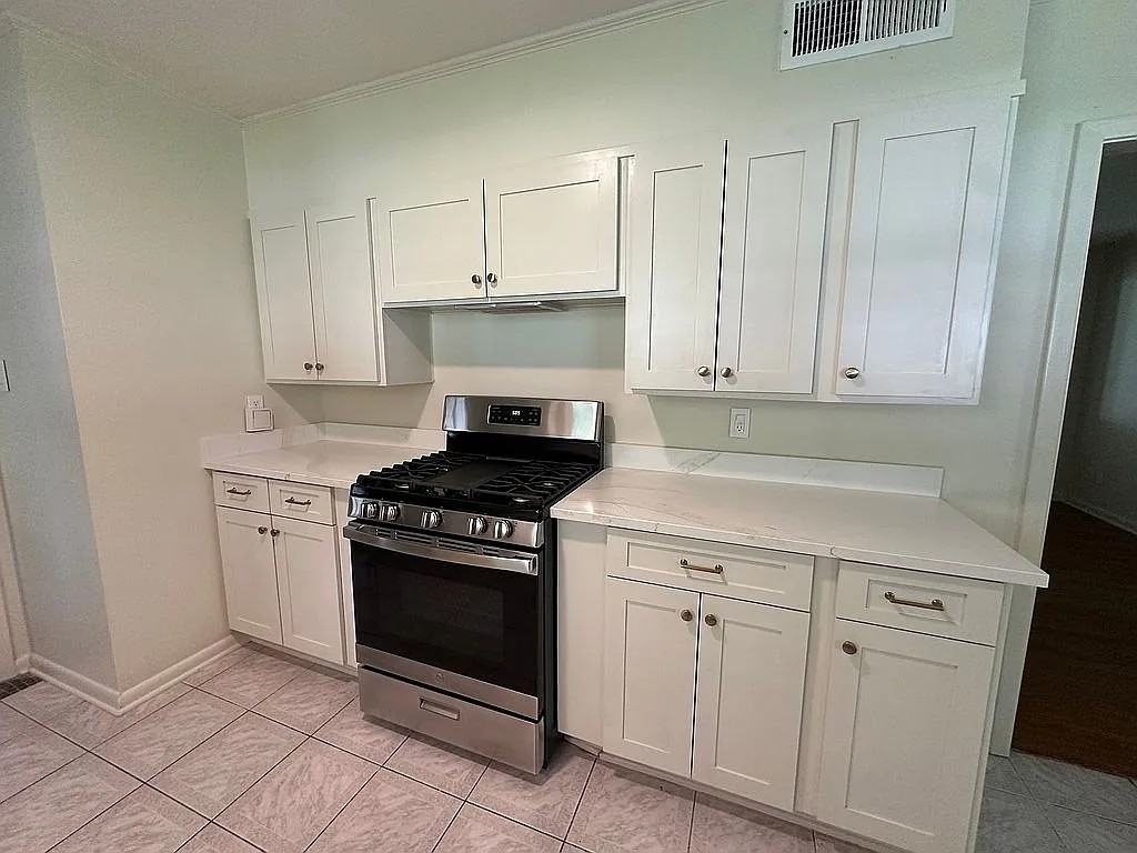 214 West Brentwood Boulevard - Photo 4 of 15