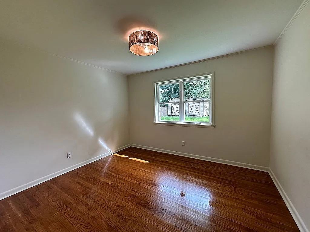 214 West Brentwood Boulevard - Photo 6 of 15