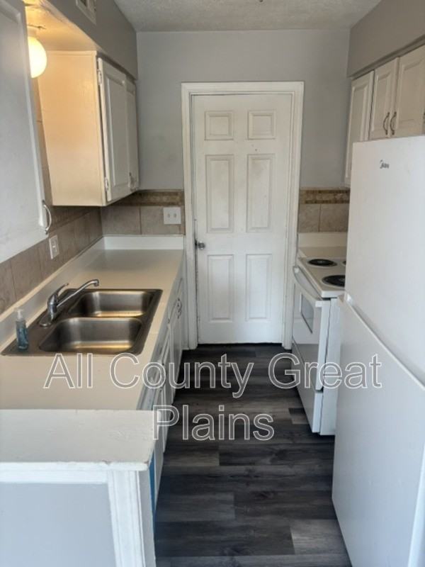 13905 Falkirk Cir - Photo 3 of 8
