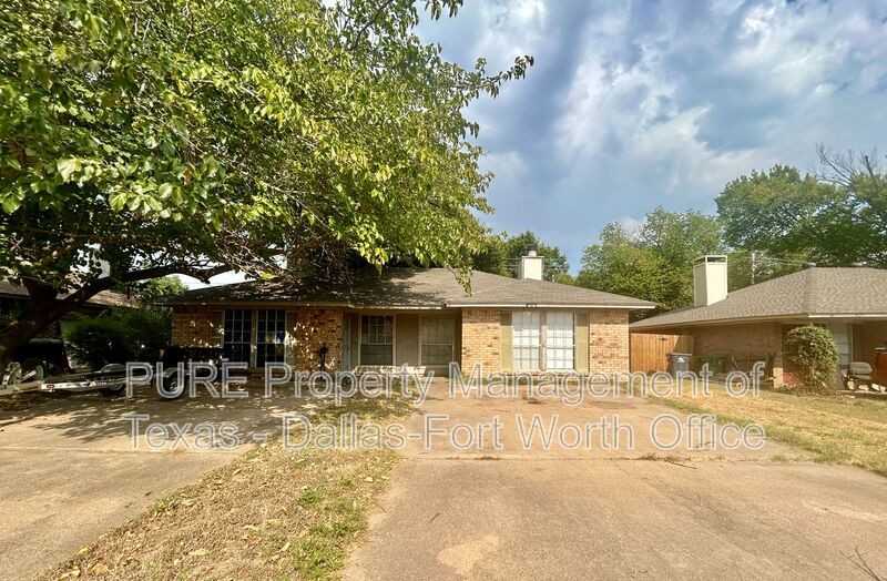 423 Claire Ct - Photo 2 of 21