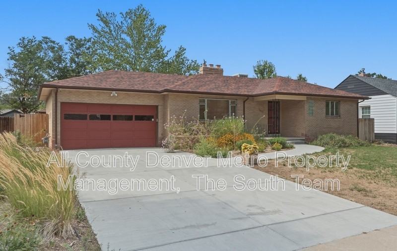 1631 Xanthia St - Photo 3 of 25