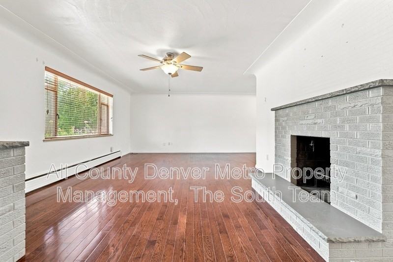 1631 Xanthia St - Photo 5 of 25