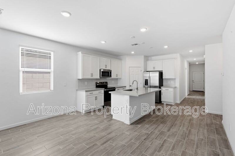 18252 W Avenida Del Sol - Photo 3 of 35