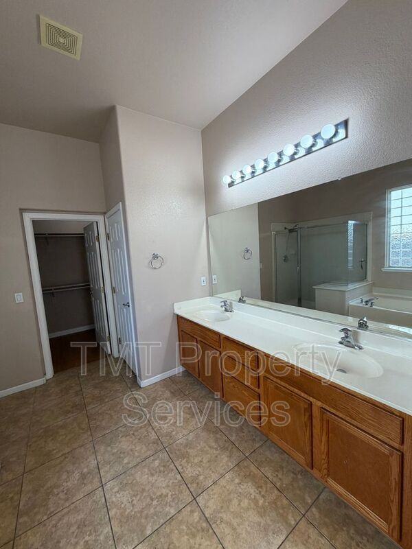 9348 Sierra Spring Way - Photo 5 of 21