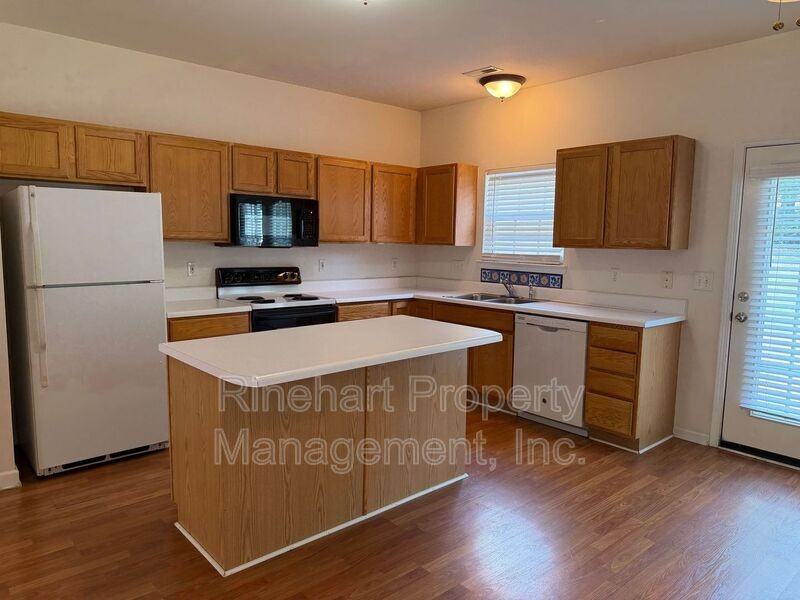 737 Atherton Way - Photo 5 of 30