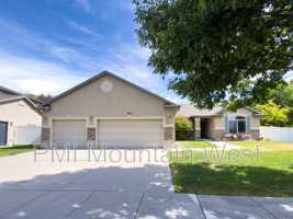 featured image of 955 Alton Dr