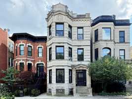 featured image of 1927 W Schiller St #1R
