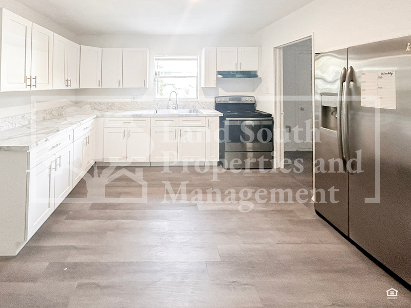 2152 Colonial Ave - Photo 3 of 13