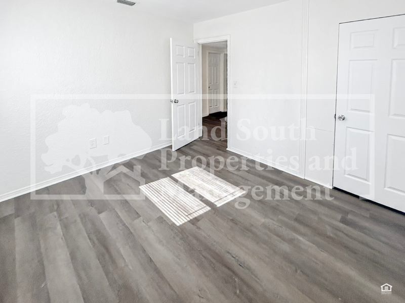 2152 Colonial Ave - Photo 5 of 13