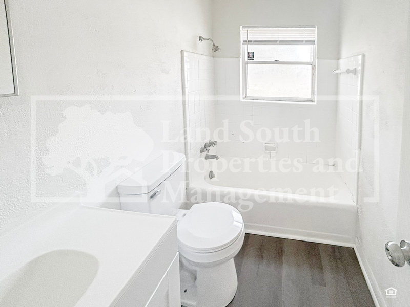 2152 Colonial Ave - Photo 6 of 13
