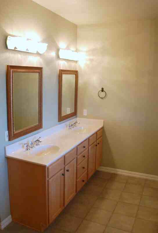 4747 W Mayflower Ct - Photo 5 of 20