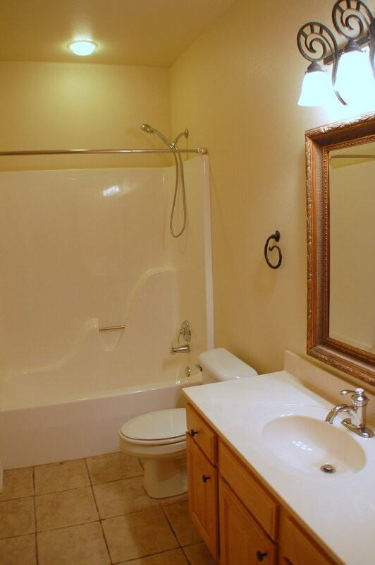 4747 W Mayflower Ct - Photo 6 of 20