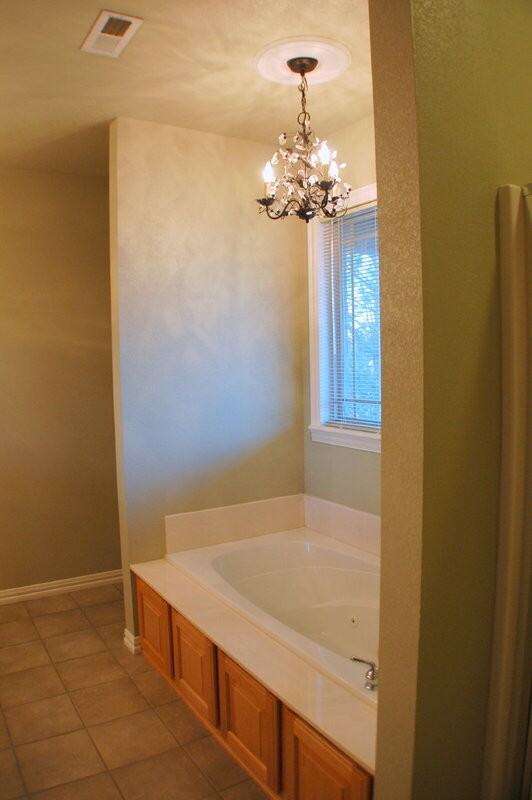 4747 W Mayflower Ct - Photo 7 of 20