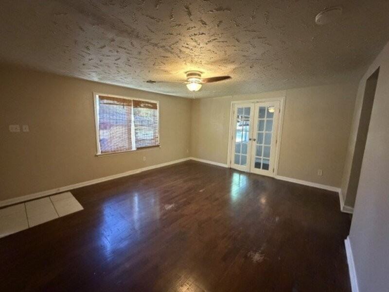 1439 S West Ave - Photo 2 of 20