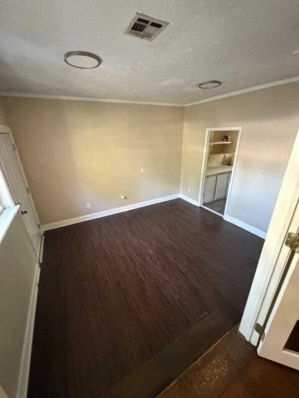 1439 S West Ave - Photo 6 of 20