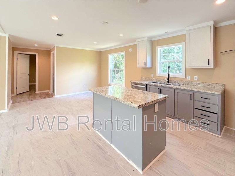8146 Texas St - Photo 2 of 24