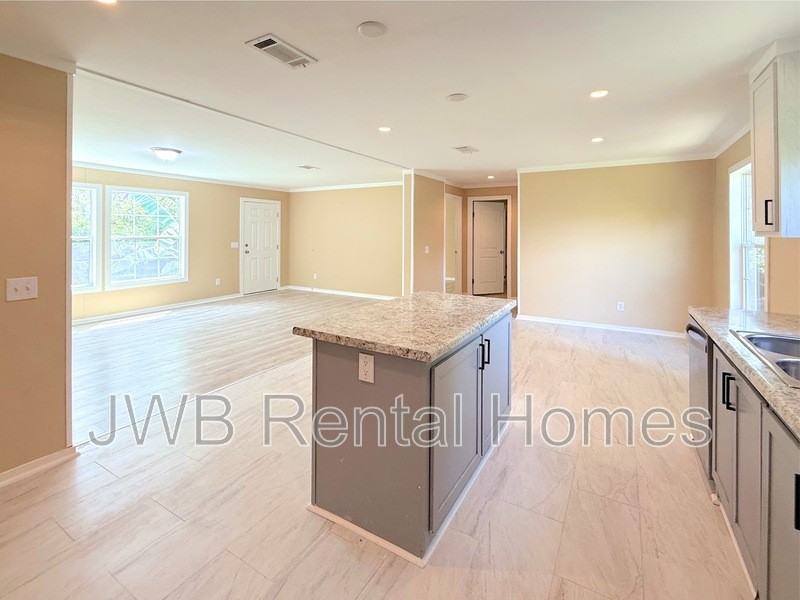 8146 Texas St - Photo 3 of 24