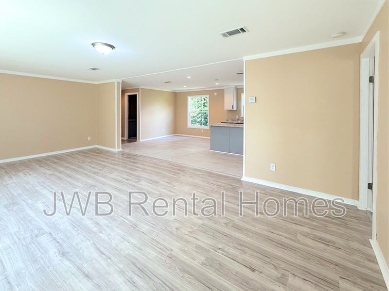 8146 Texas St - Photo 6 of 24