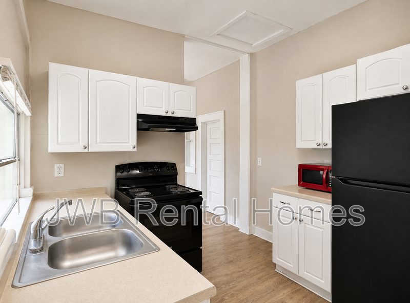467 Golfair Blvd - Photo 2 of 11