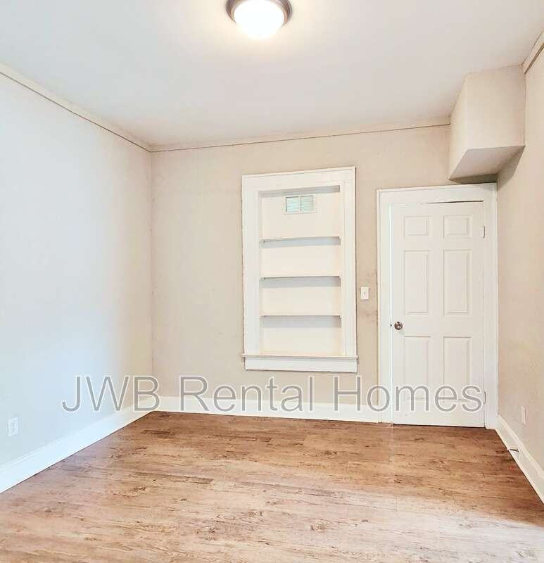 467 Golfair Blvd - Photo 4 of 11