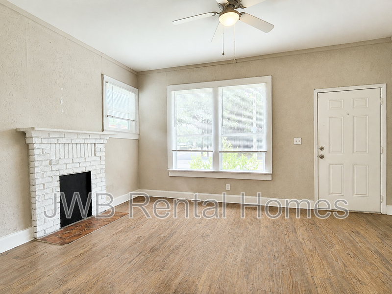 467 Golfair Blvd - Photo 6 of 11