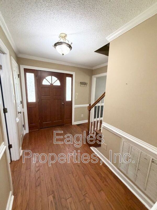 100 Lakeshore Ct - Photo 2 of 18