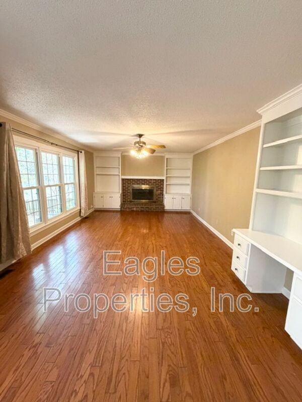 100 Lakeshore Ct - Photo 3 of 18
