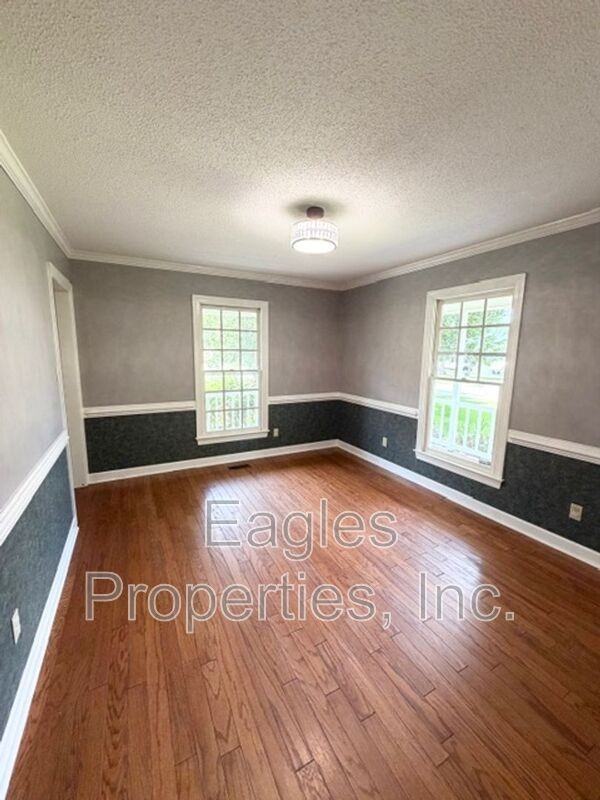100 Lakeshore Ct - Photo 4 of 18