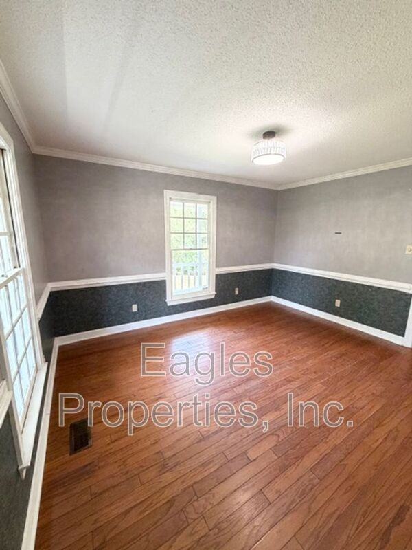 100 Lakeshore Ct - Photo 5 of 18