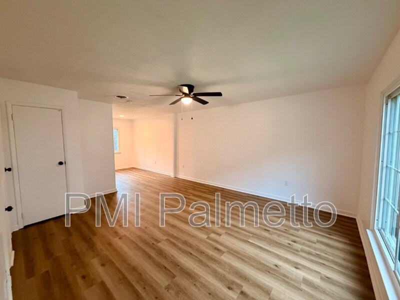 1213 Grove Park Ln - Photo 4 of 17