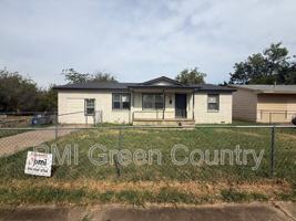 featured image of 6117 N Main St