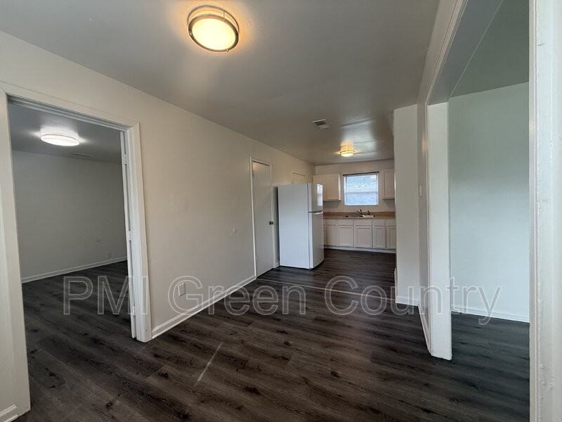 6117 N Main St - Photo 4 of 12