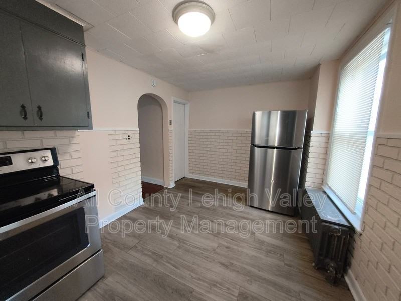 226 E Ettwein St - Photo 3 of 12