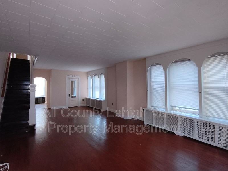 226 E Ettwein St - Photo 4 of 12